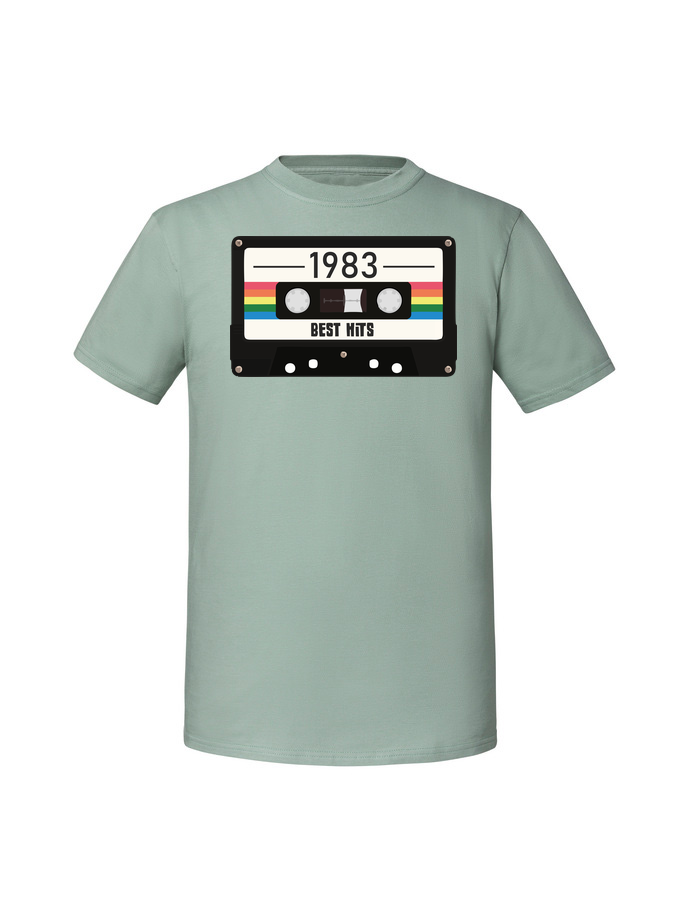 UR00253_mietowa.png Męska koszulka z nadrukiem – 1983 KASETA - BEST OF 1983 - obrazek 1